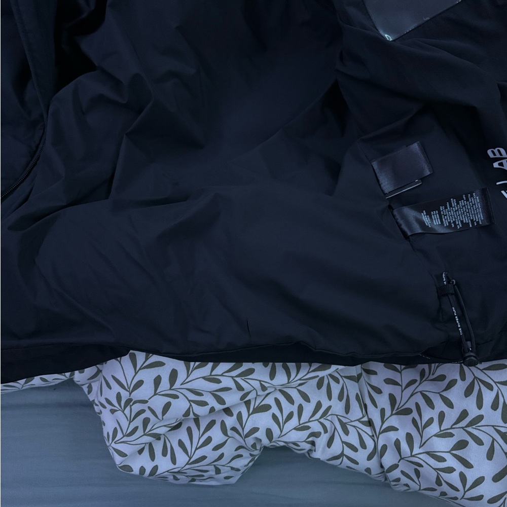 Aritzia Black Puffer Jacket - Picture 7 of 8
